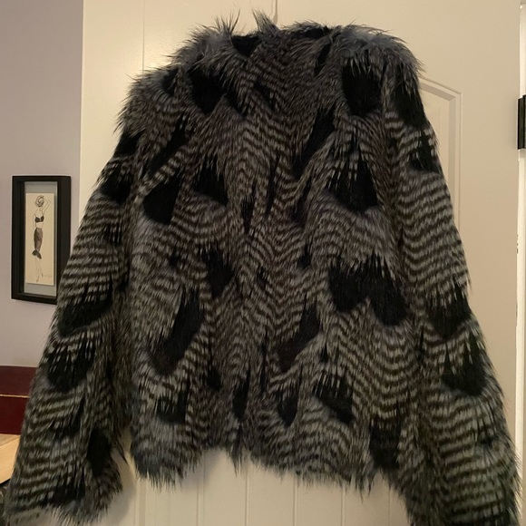 Faux Fur feathered jacket - Picture 2 of 5